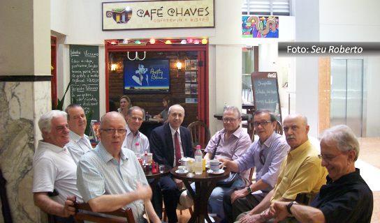 Turma do Irpapos que se reúne com Fernando Albrecht no Café Chaves