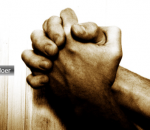 Mãos postas em sinal de oração